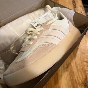 Adidas Barreda Decode sneaker  Pink and White